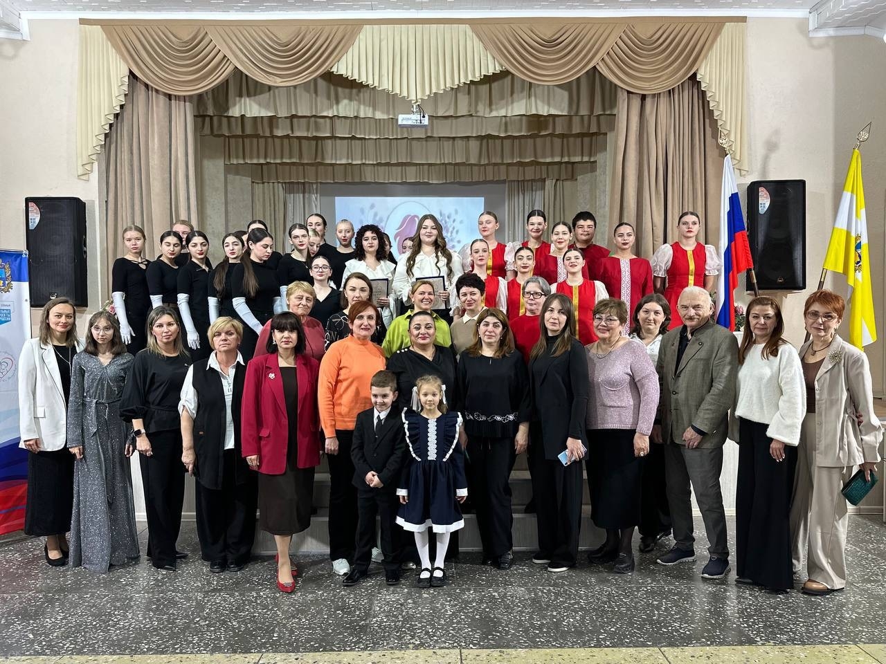Сегодня в Филиале СГПИ в г.Железноводске прошел праздничный концерт, посвящённый Дню Матери