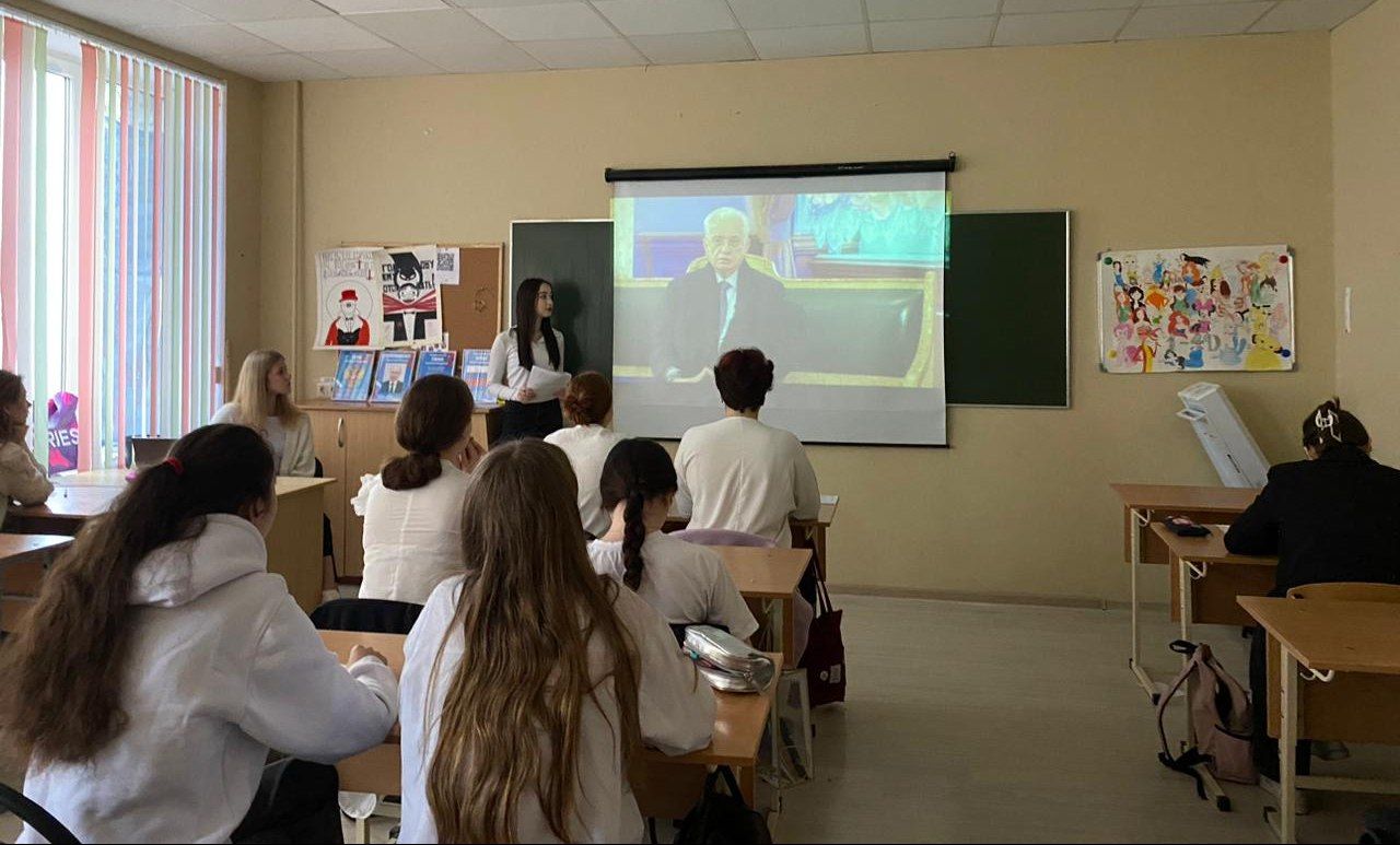 В Филиале СГПИ в г. Железноводске и Базовой общеобразовательной школе прошли разговоры о важном, посвященные теме "Как найти своё место в обществе?"