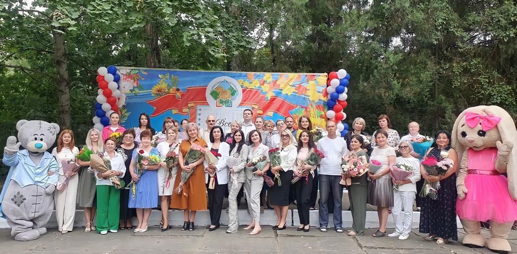 1 сентября в Филиале СГПИ в г.Железноводске состоялась торжественная линейка, посвящённая Дню знаний и началу нового учебного года.