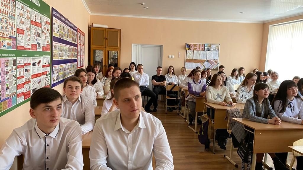В Филиале СГПИ в г. Железноводске и Базовой общеобразовательной школе прошли &quot;Разговоры о важном&quot; по теме &quot;ДЕНЬ ЗАЩИТНИКА ОТЕЧЕСТВА &quot;