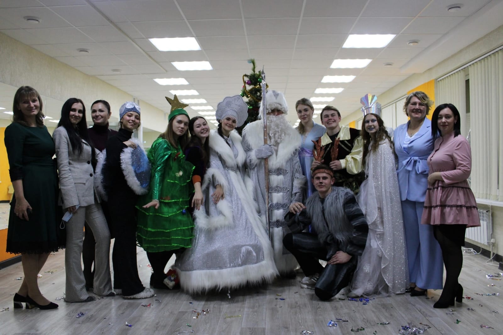 Новогодние утренники в дошкольном центре &quot;Совенок&quot;
