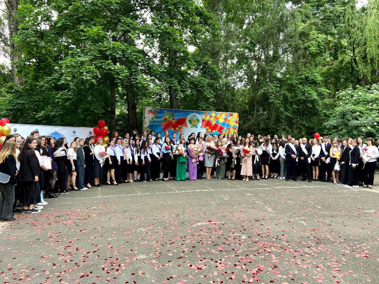 В Филиале СГПИ в г. Железноводске прошла торжественная линейка, посвященная окончанию учебного года